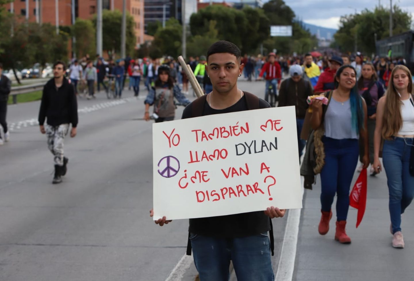 En sus mensajes no cesan los reclamos por el caso de Dilan Cruz