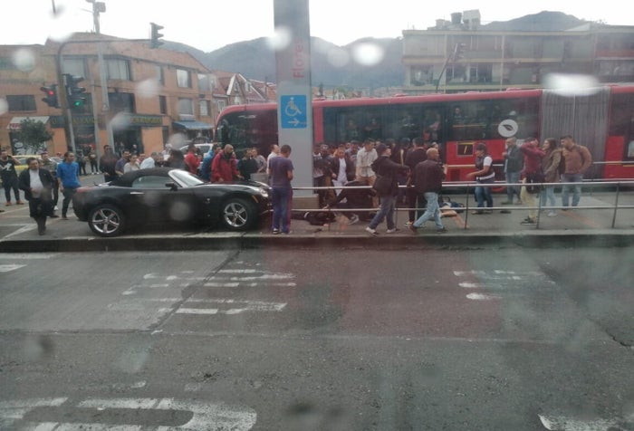 Vehículo causó accidente en estación Flores de Transmilenio
