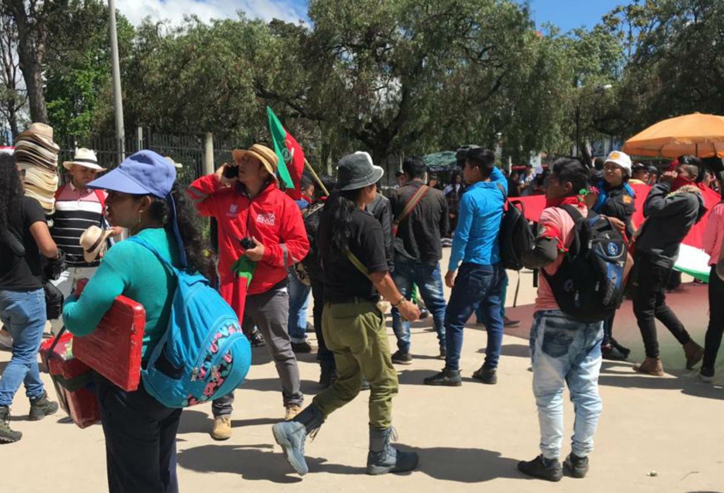 Indígenas bloquean la Avenida NQS