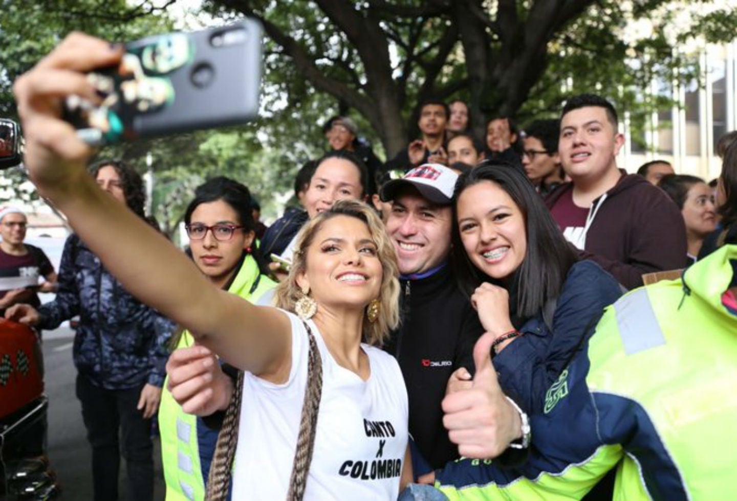 Adriana Lucía en concierto en apoyo al paro