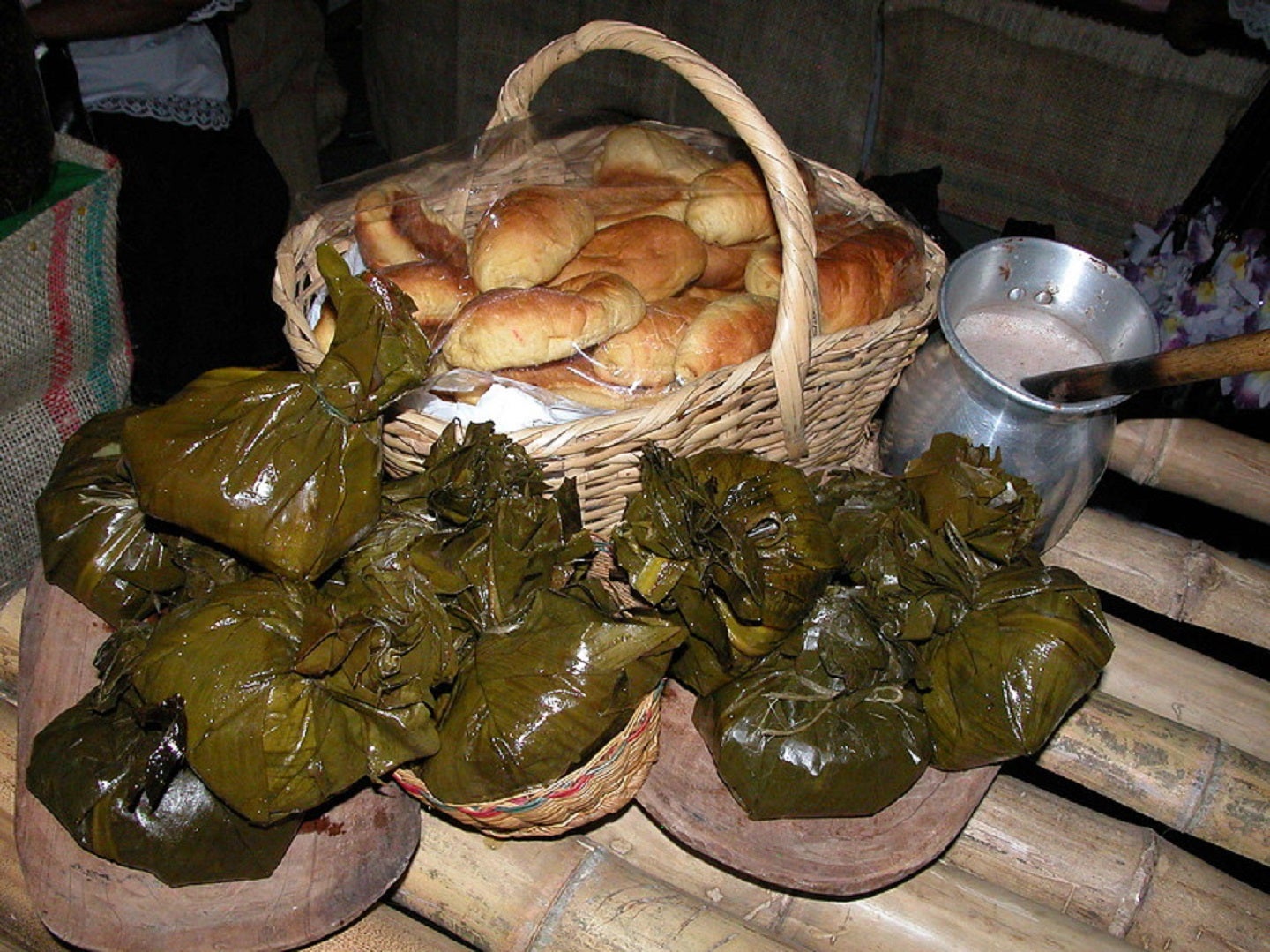 Festival del Tamal en Bogotá: combo con chocolate y pan por solo $9.000
