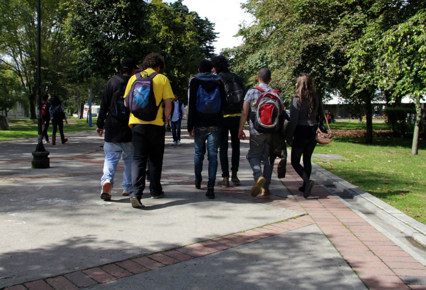 Estudiantes en sede de la Universidad Nacional