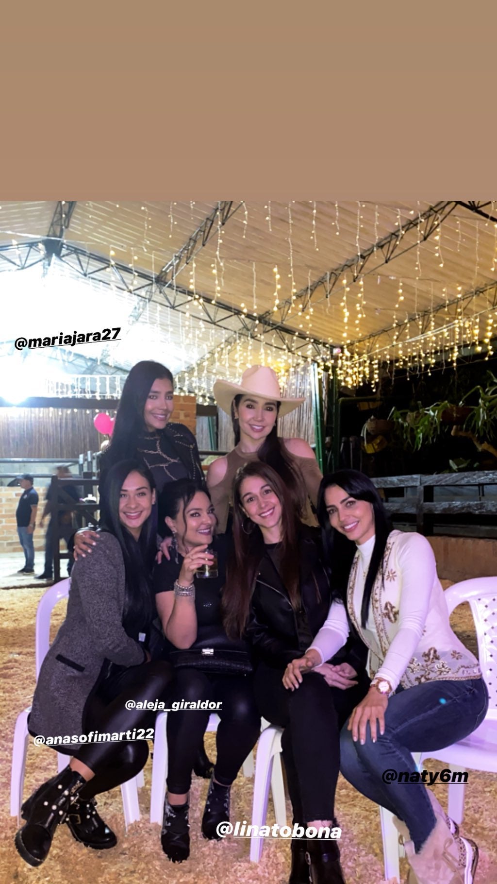 Paola Jara, Instagram