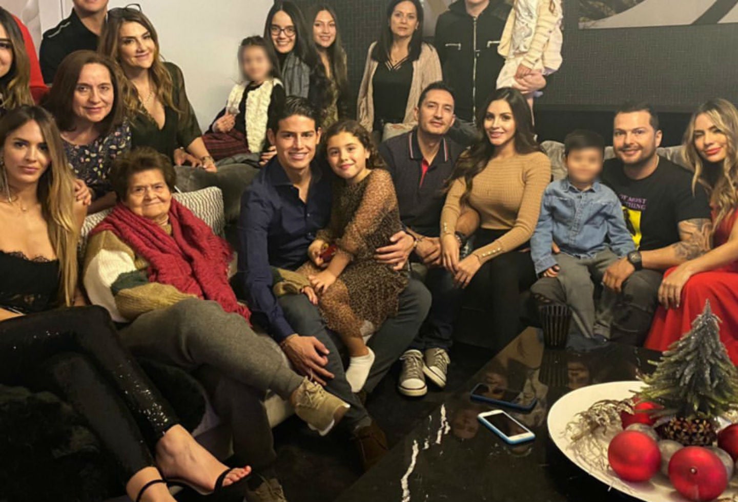 James Rodríguez y Shannon de Lima en Navidad