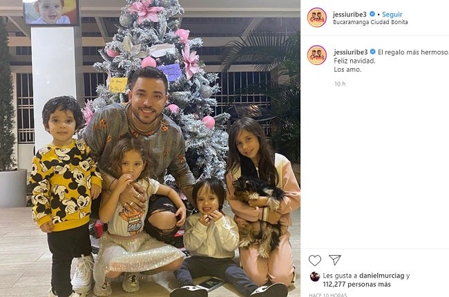 Jessi Uribe y sus hijos