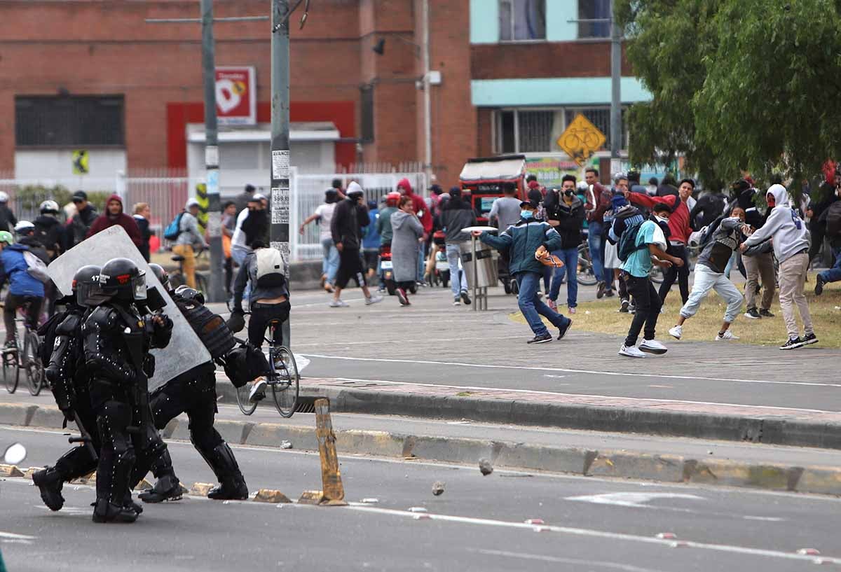 Impactantes imagenes de encapuchados y vandalismo en paro nacional / 21 de enero