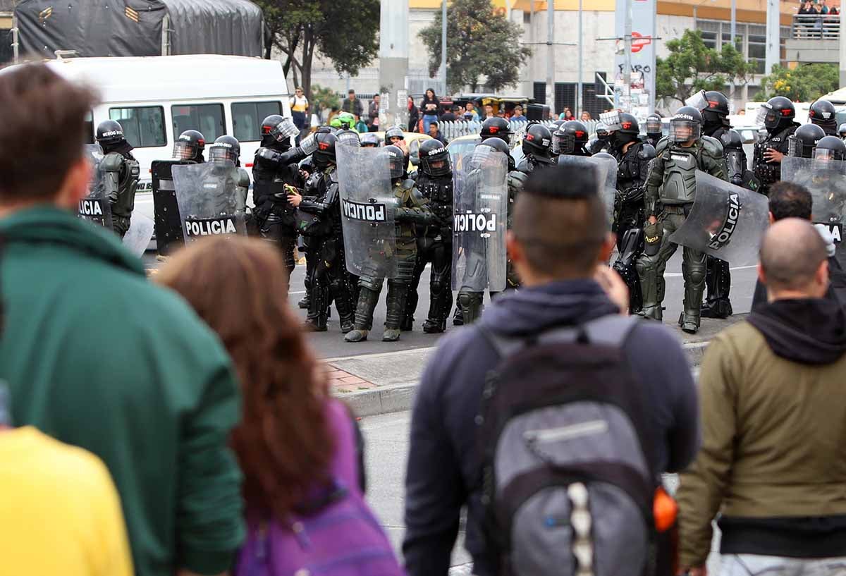 Impactantes imagenes de encapuchados y vandalismo en paro nacional / 21 de enero