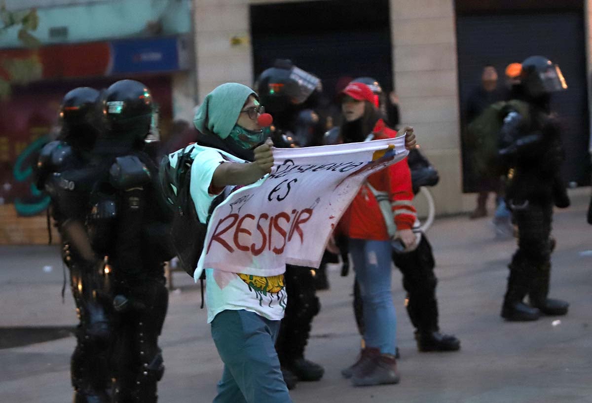 Impactantes imagenes de encapuchados y vandalismo en paro nacional / 21 de enero