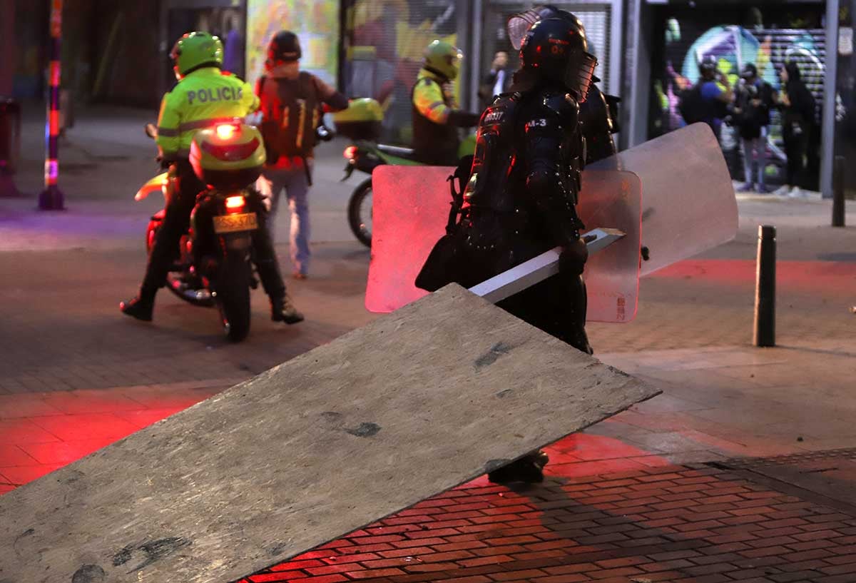 Impactantes imagenes de encapuchados y vandalismo en paro nacional / 21 de enero