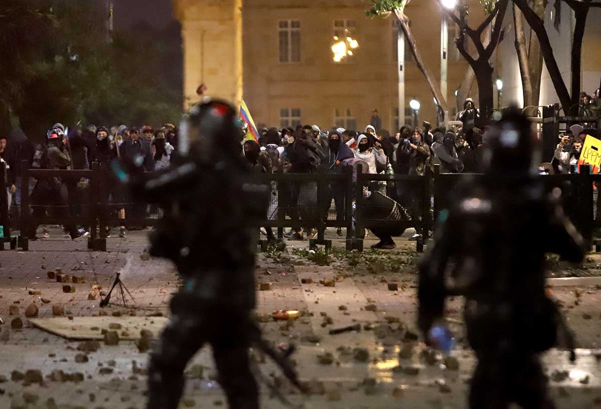 Impactantes imagenes de encapuchados y vandalismo en paro nacional / 21 de enero