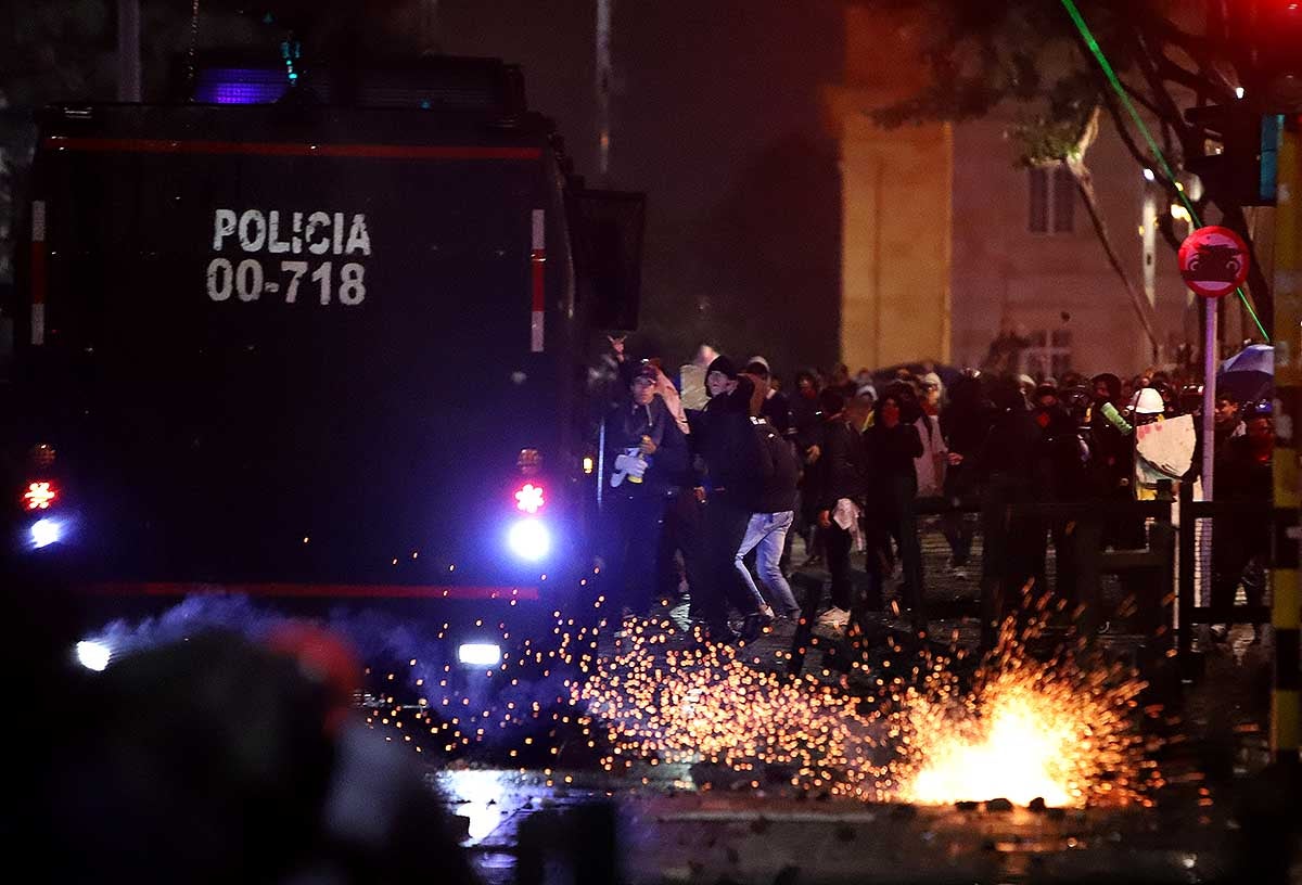 Impactantes imagenes de encapuchados y vandalismo en paro nacional / 21 de enero