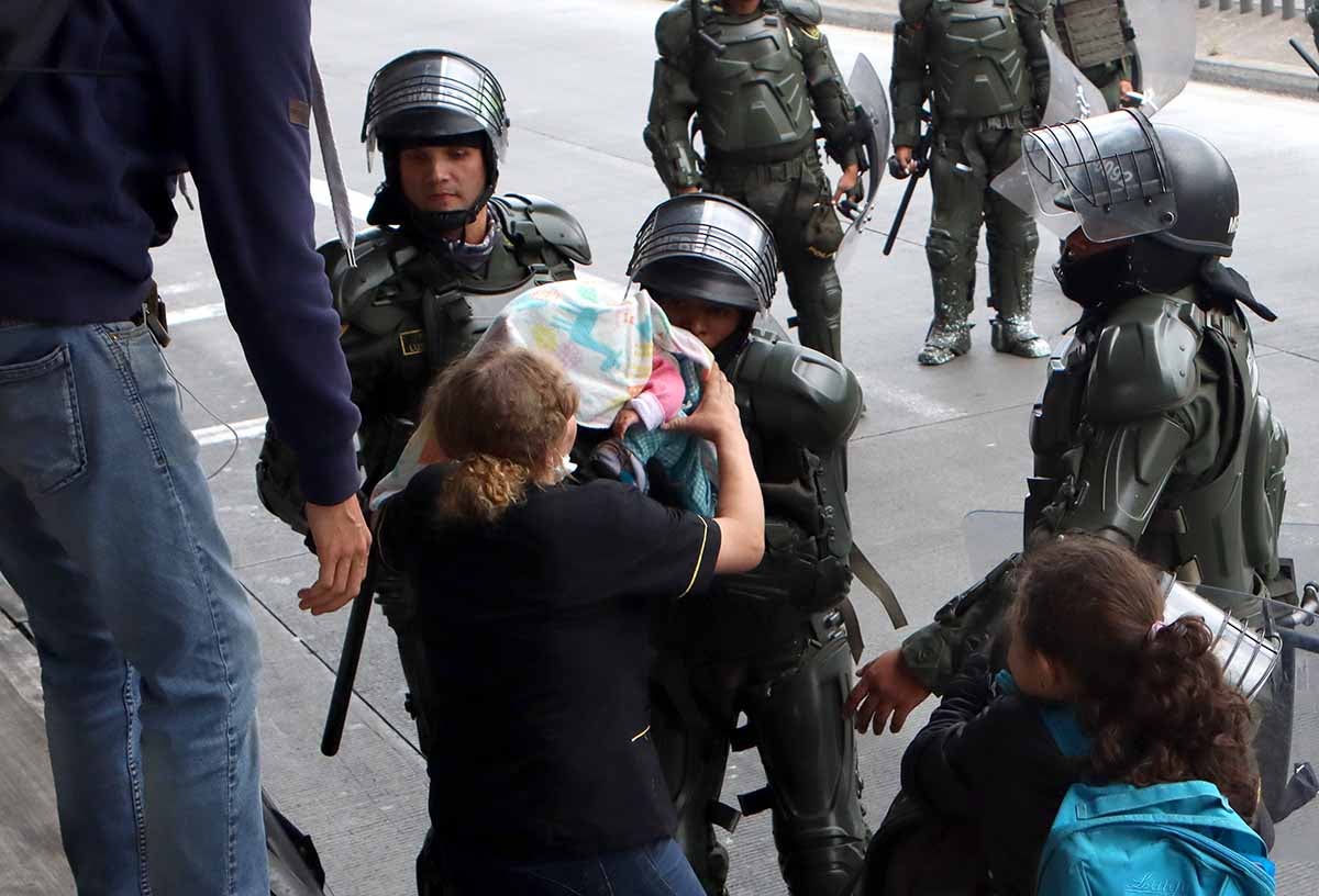 Impactantes imagenes de encapuchados y vandalismo en paro nacional / 21 de enero