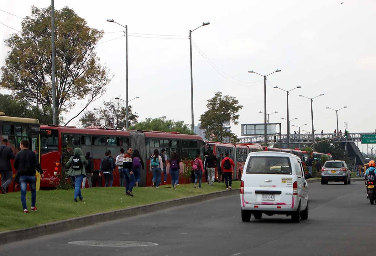 Impactantes imagenes de encapuchados y vandalismo en paro nacional / 21 de enero