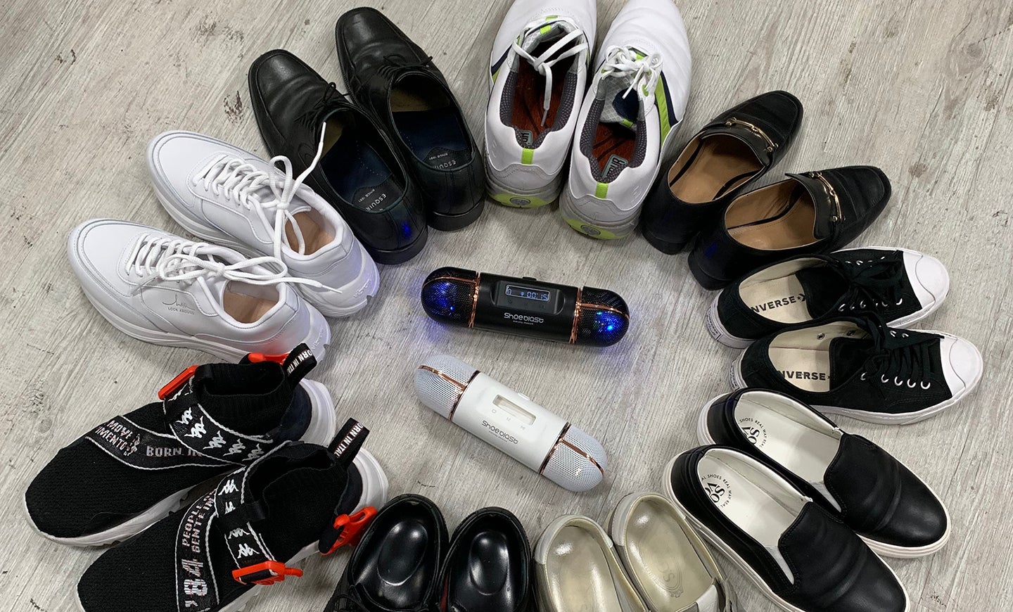 ShoeBlast elimina los malos olores en diferentes zapatos