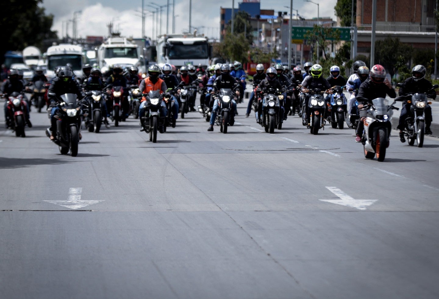 Nueva estrategia de movilidad: Motociclistas tendrían carril exclusivo