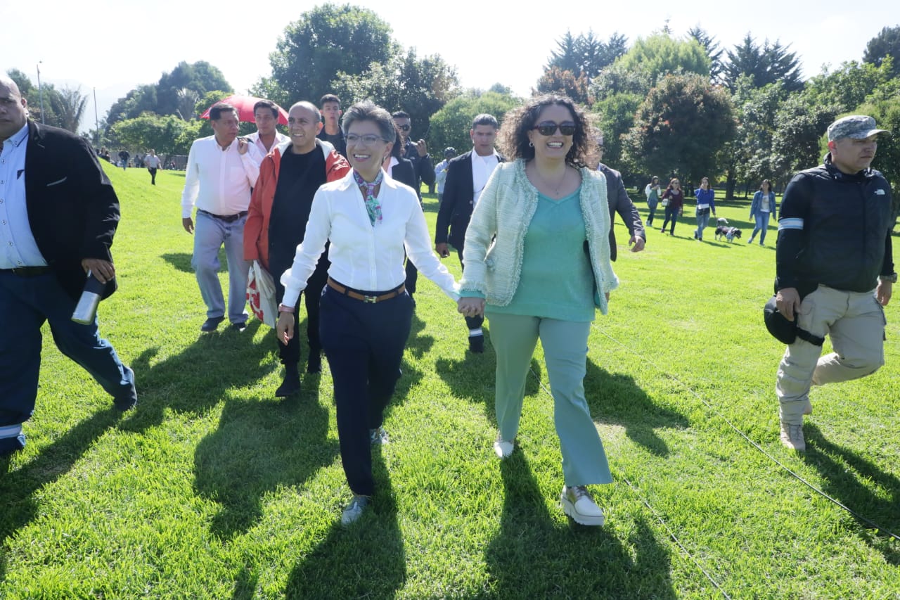 Investidura de Angélica Lozano