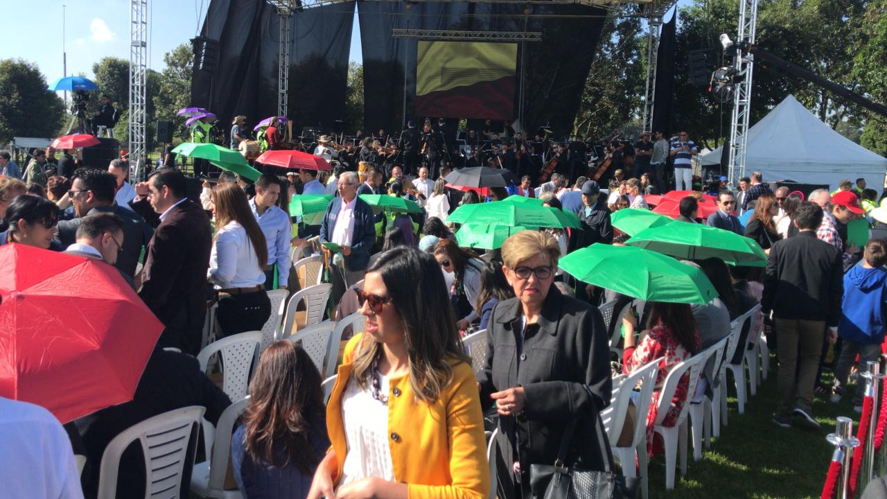 Ciudadanos se reúnen en el Simón Bolívar para al evento de posesión de Claudia López como alcaldesa de Bogotá