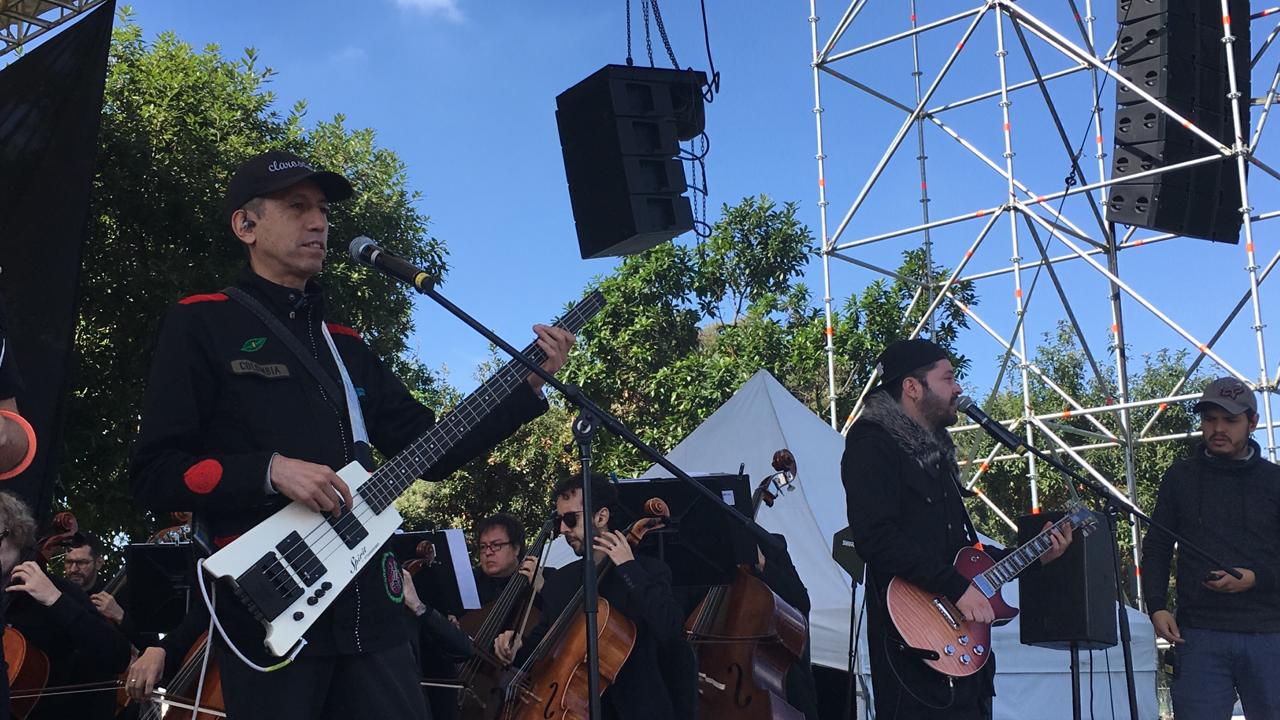 Aterciopelados tocan en el evento de posesión de Claudia López