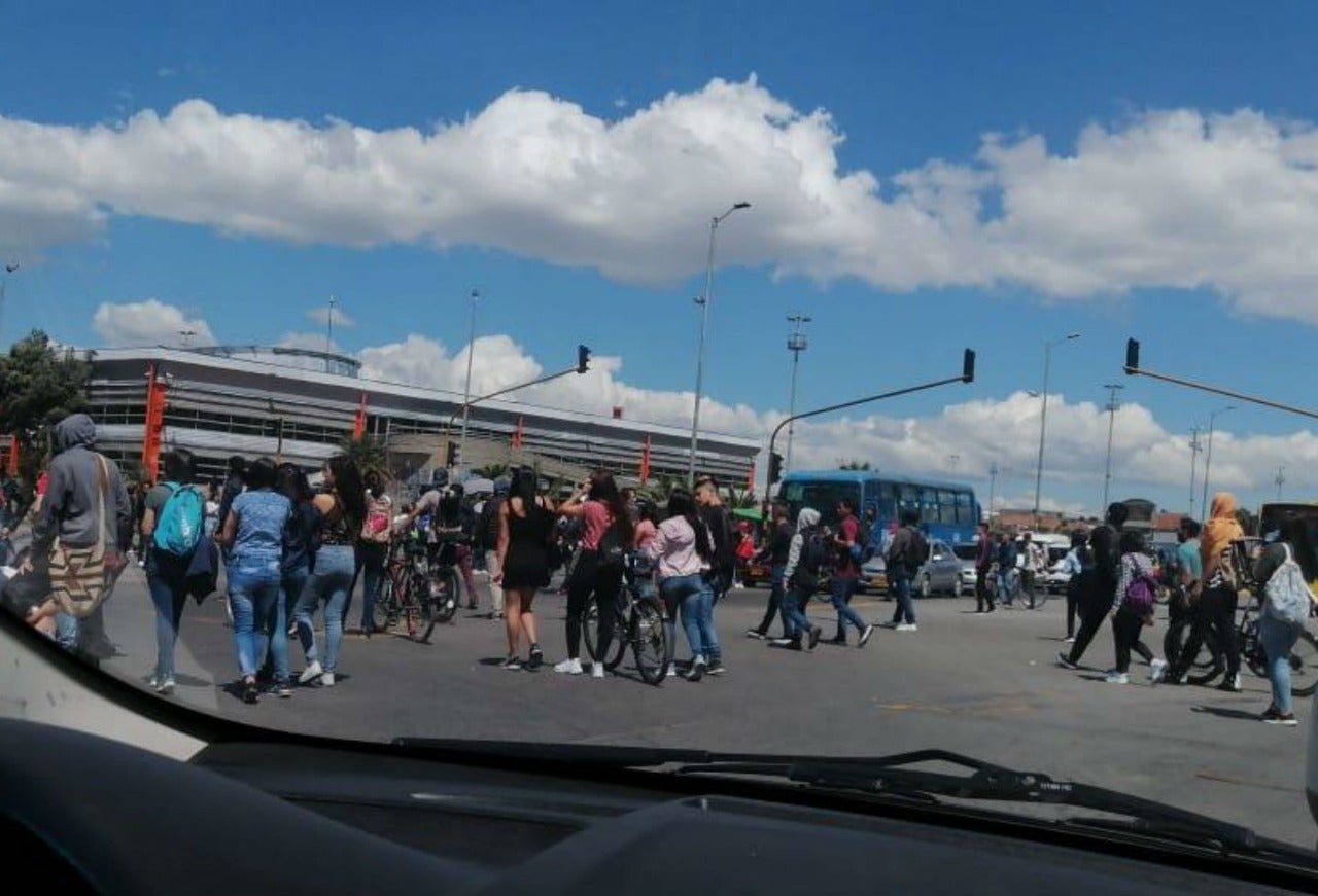 Manifestaciones HOY: manifestantes bloquean el paso de Transmilenio