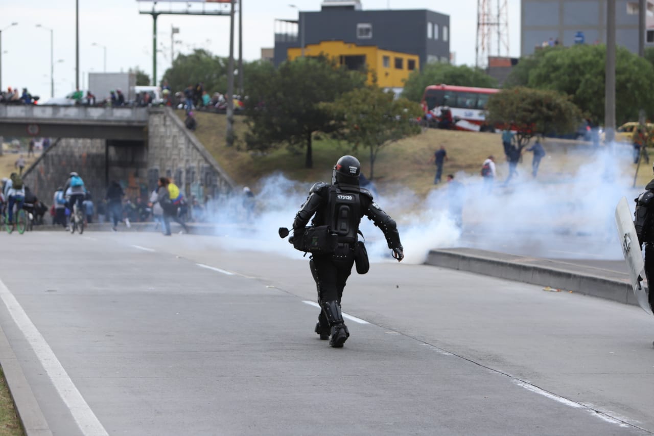 Enfrentamientos entre el Esmad y Encapuchados