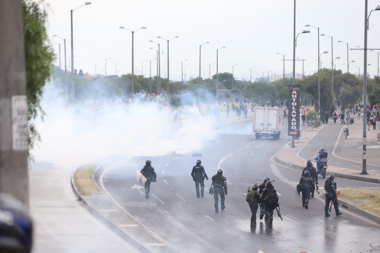 Enfrentamientos entre el Esmad y Encapuchados