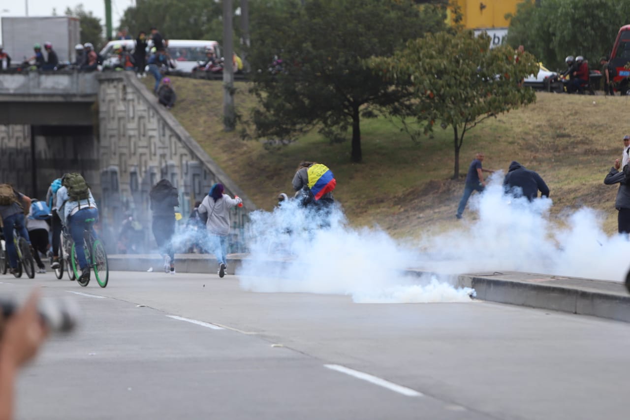 Enfrentamientos entre el Esmad y Encapuchados