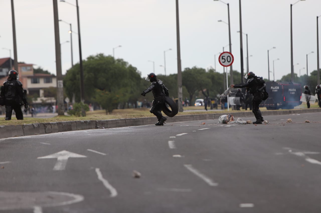Enfrentamientos entre el Esmad y Encapuchados