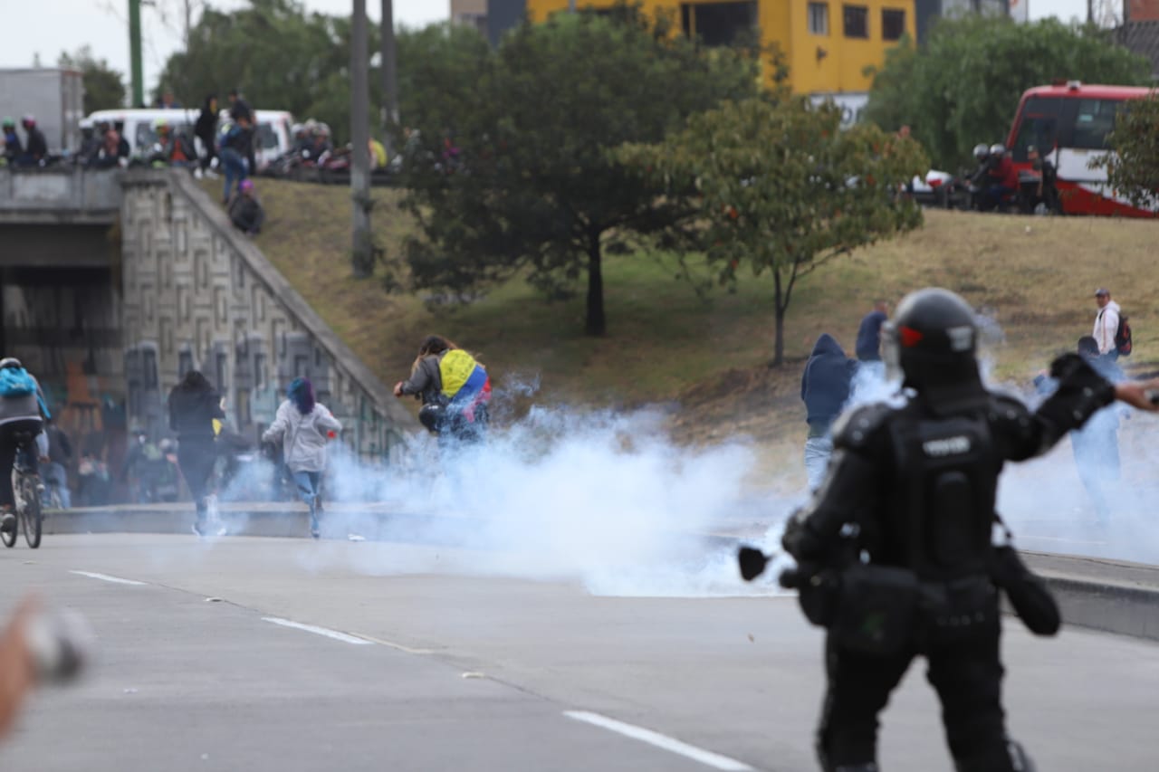 Enfrentamientos entre el Esmad y Encapuchados