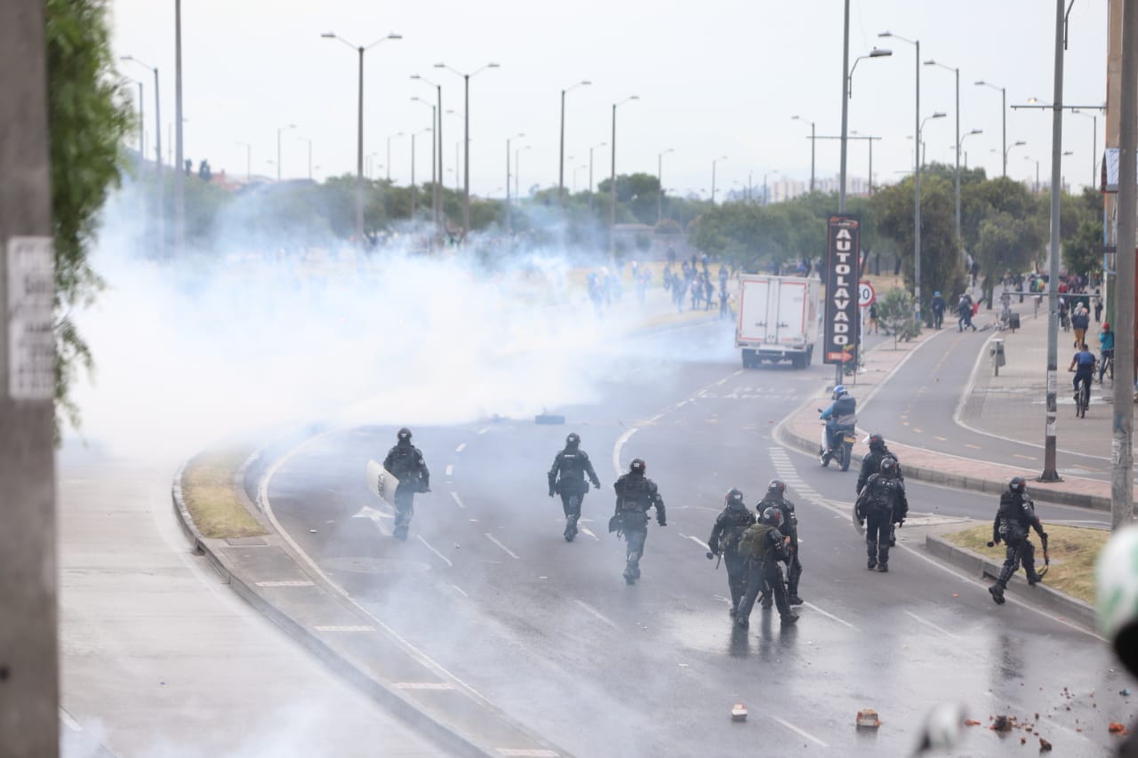 Enfrentamientos entre el Esmad y Encapuchados