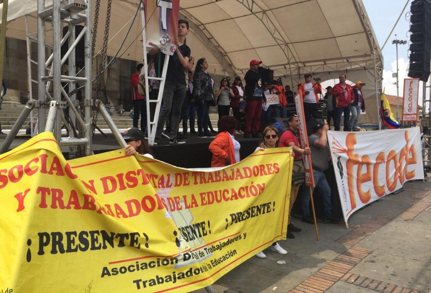 Marcha de maestros en la Plaza de Bolívar