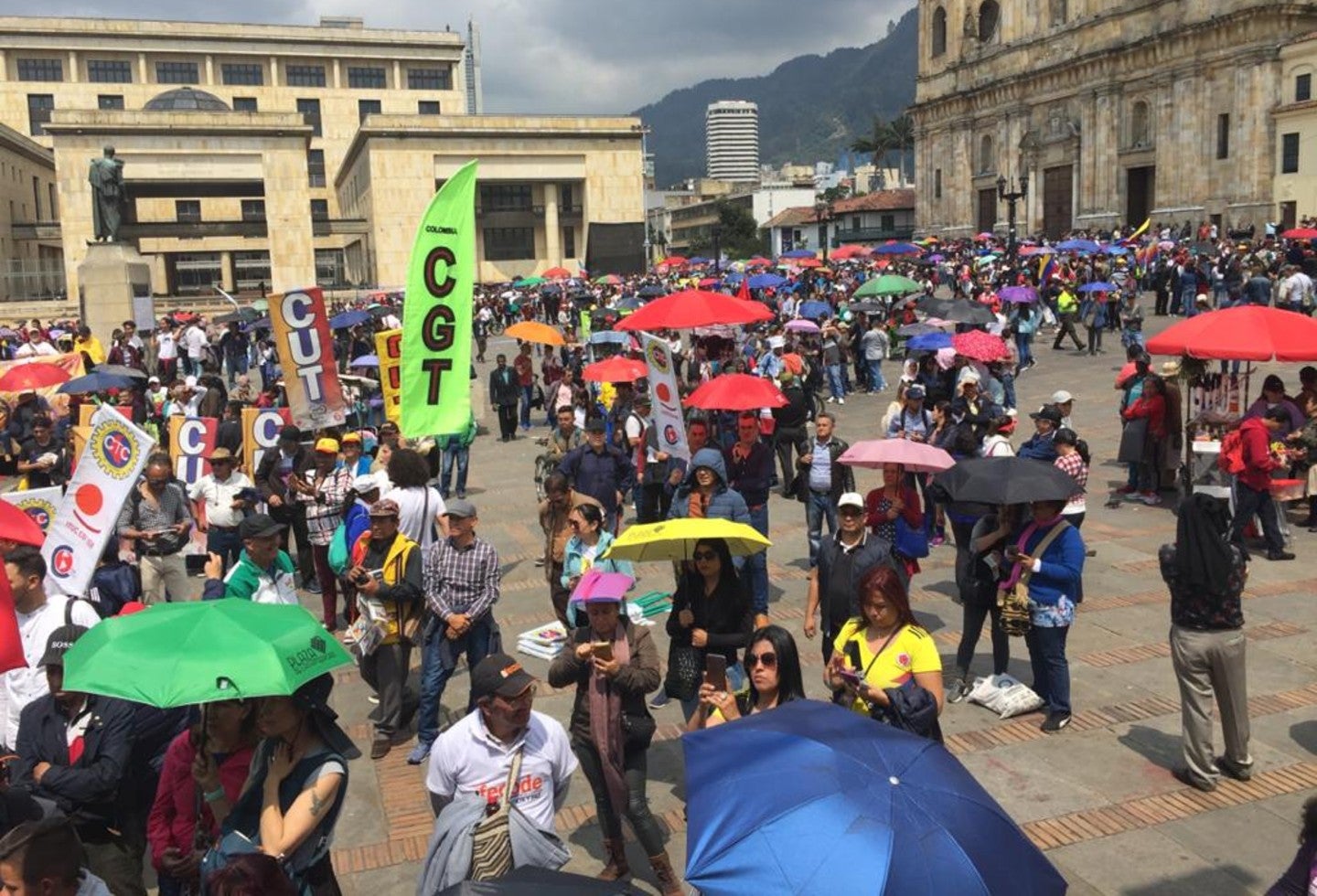 Marcha de maestros en la Plaza de Bolívar