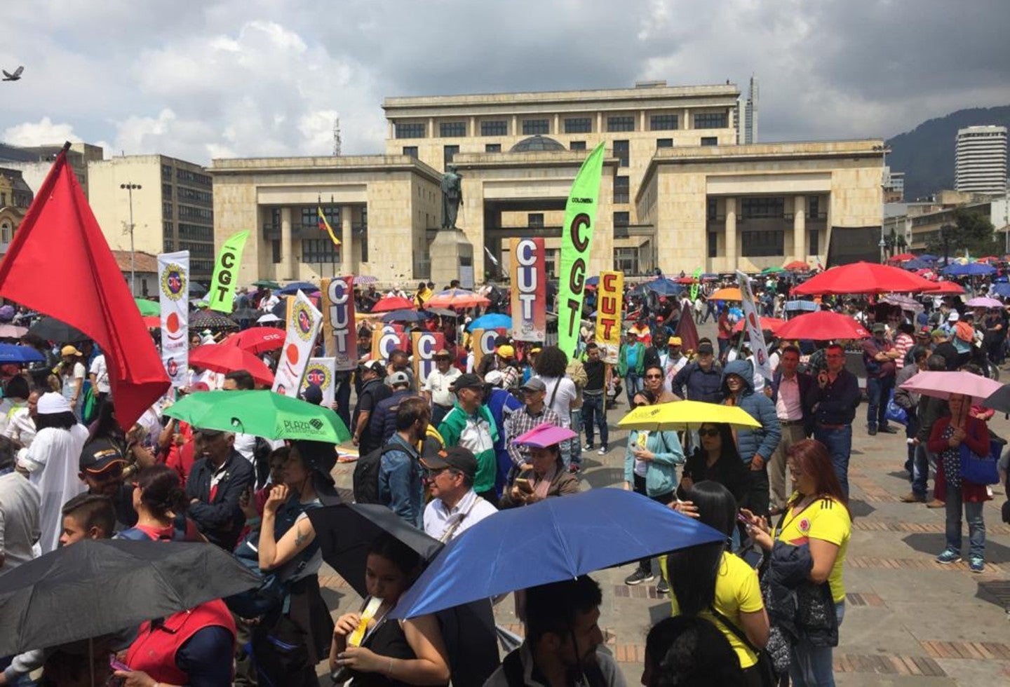 Marcha de maestros en la Plaza de Bolívar