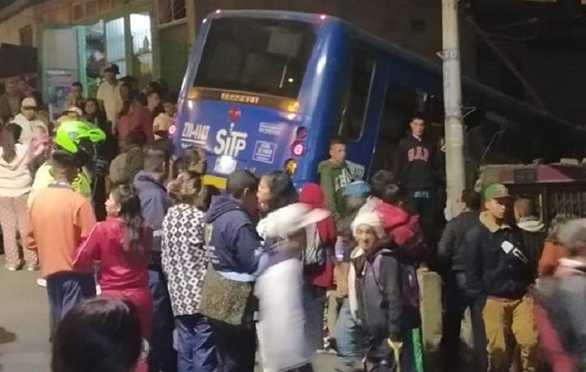 Bus de Sitp se estrelló contra una vivienda