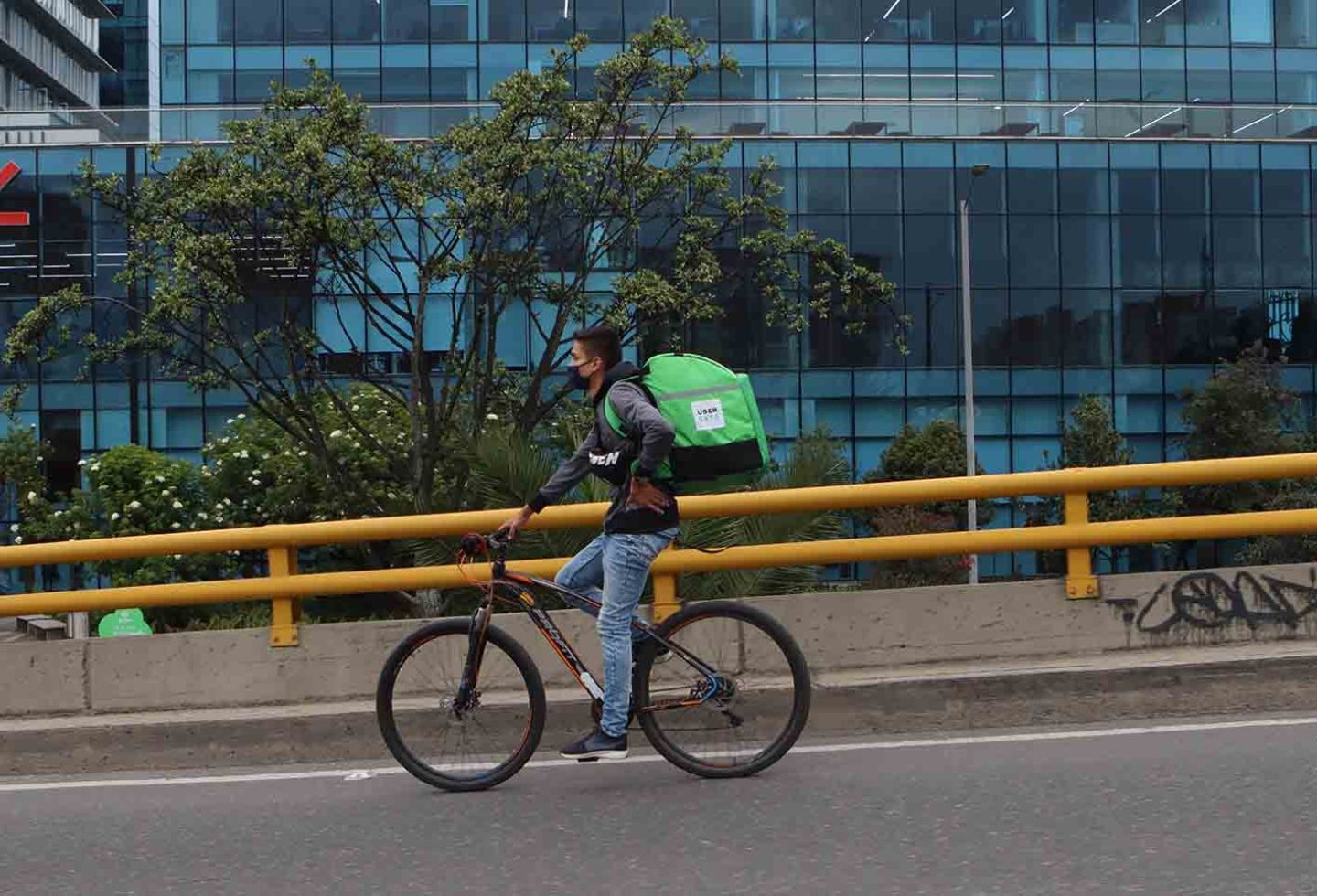 Héroes anónimos en la cuarentena: Los domiciliarios