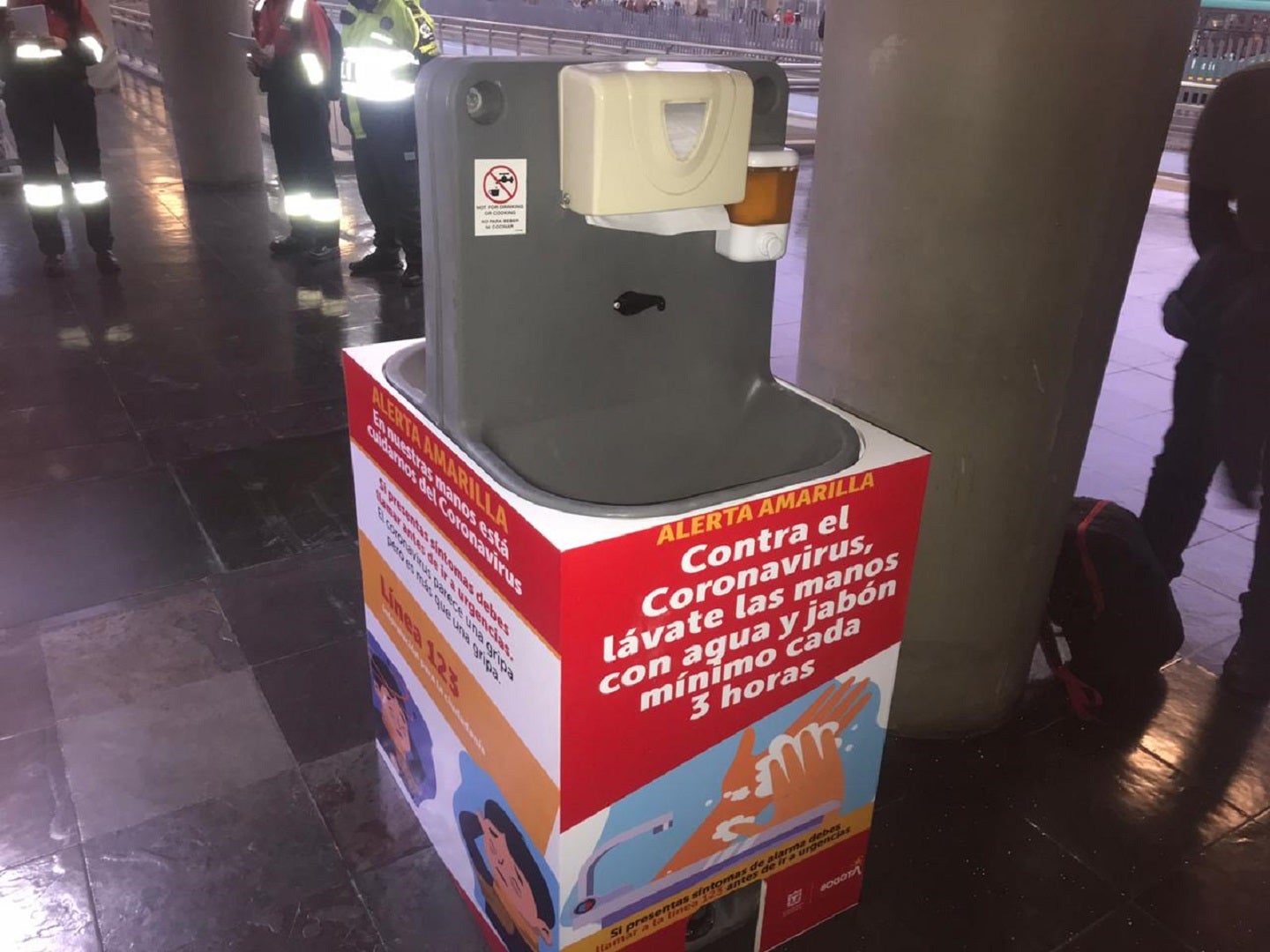 Lavamanos en Transmilenio