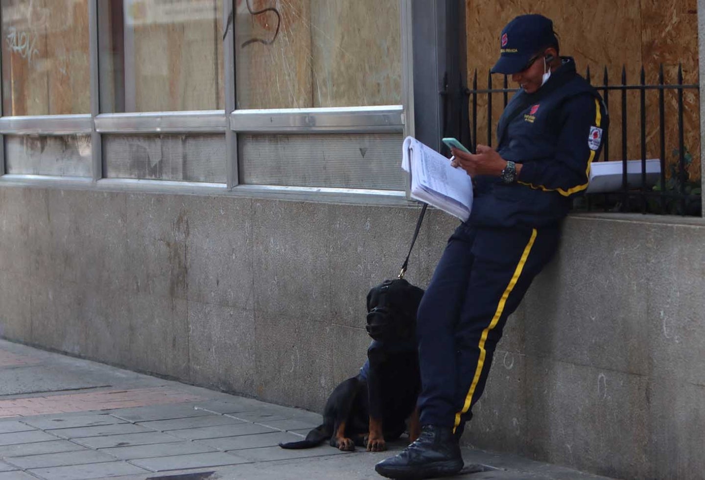 Héroes anónimos en la cuarentena: Los vigilantes