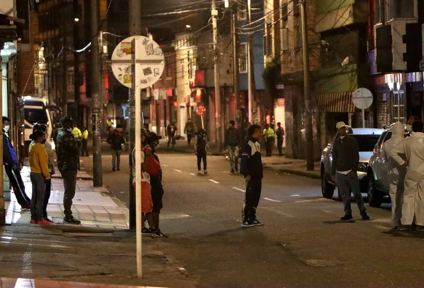 Entrega de mercados a extranjeros en el barrio Santa Fe