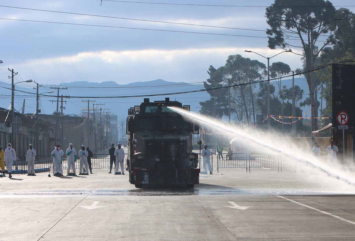 Así fue el proceso de desinfección de Corabastos en Bogotá en medio de la amenaza del coronavirus.