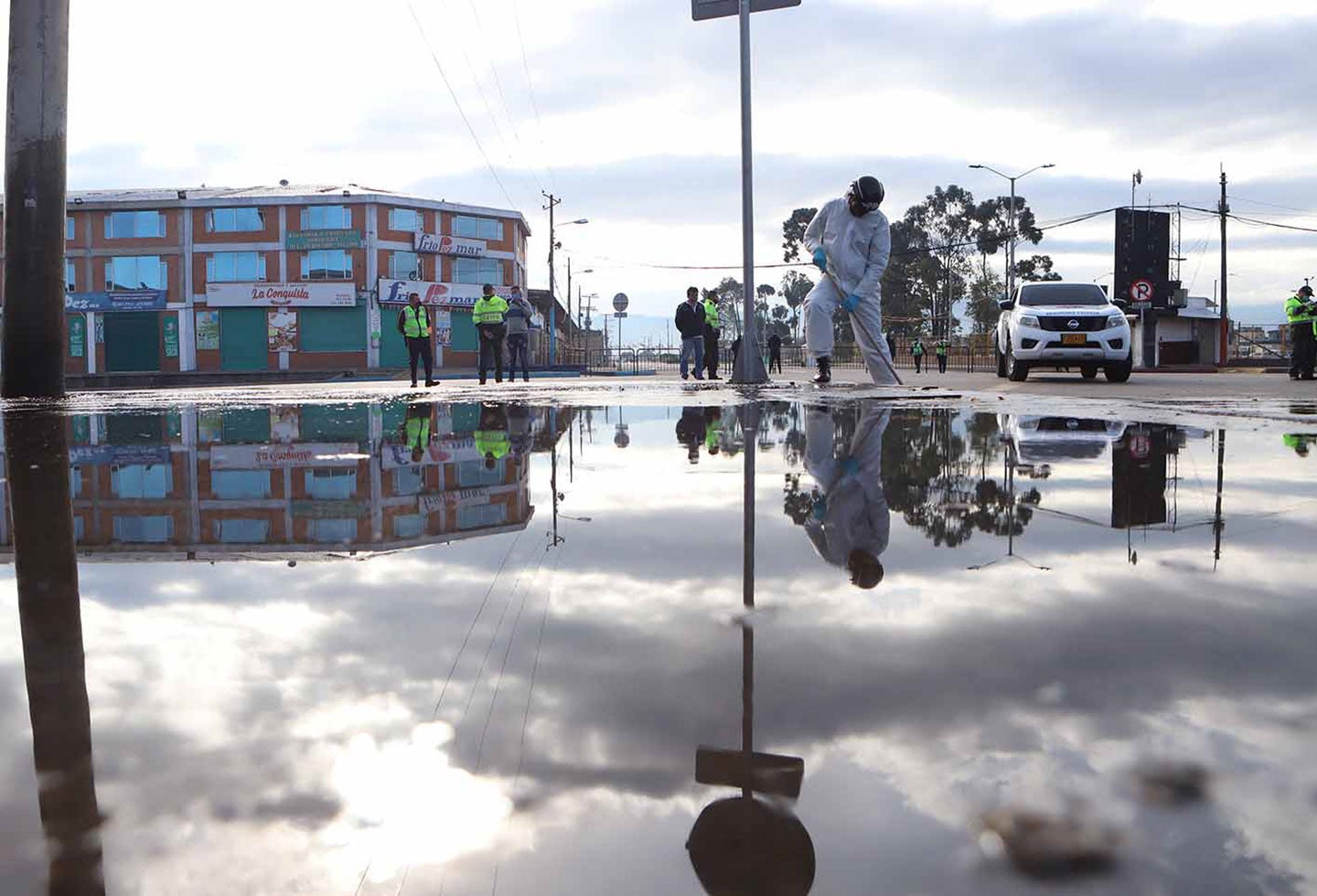 Así fue el proceso de desinfección de Corabastos en Bogotá en medio de la amenaza del coronavirus.