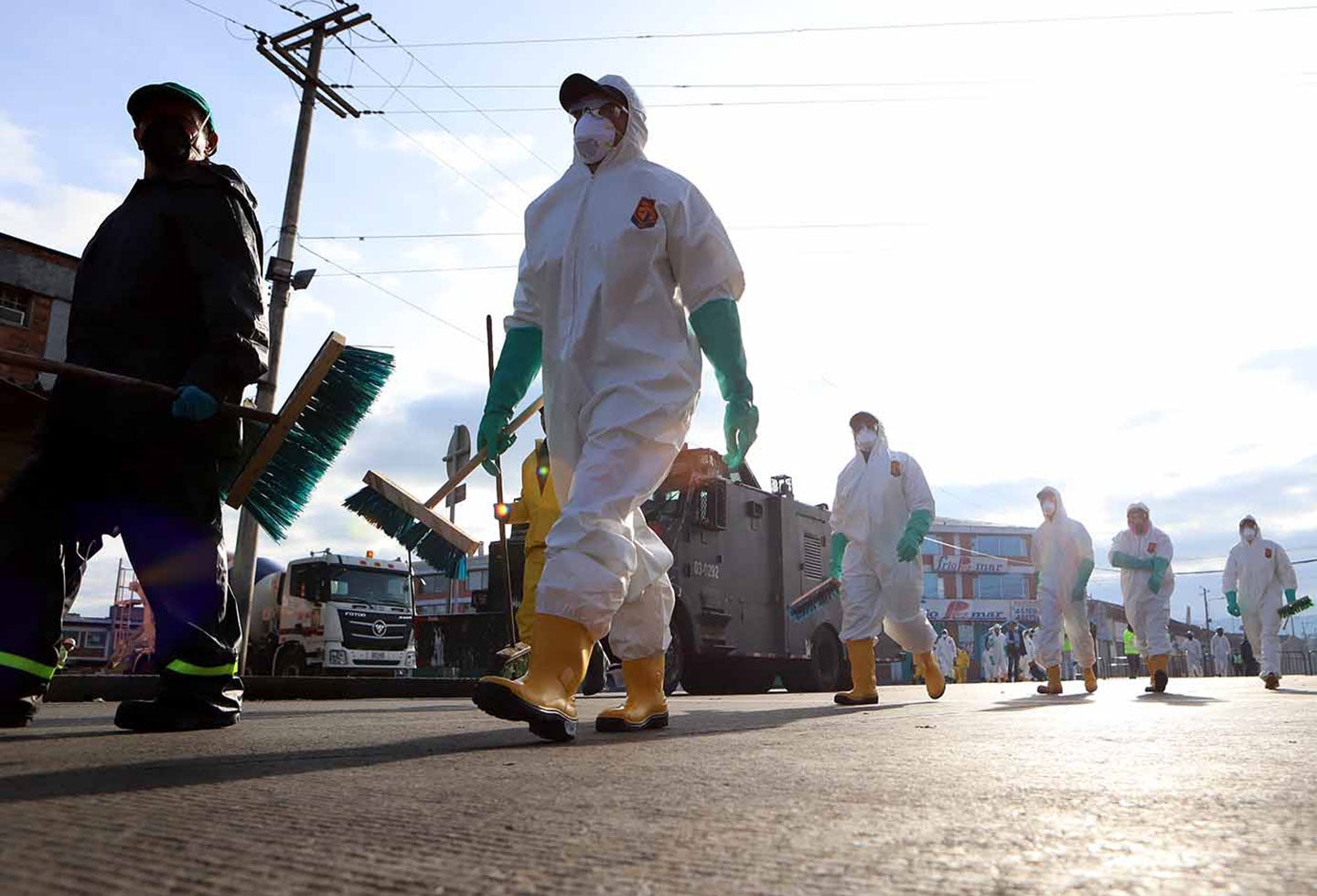 Así fue el proceso de desinfección de Corabastos en Bogotá en medio de la amenaza del coronavirus.