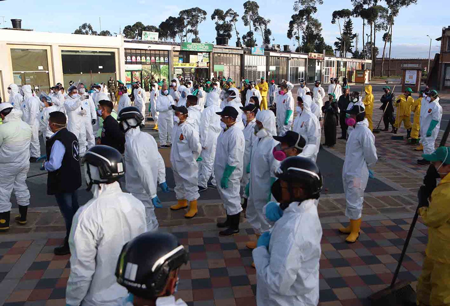 Así fue el proceso de desinfección de Corabastos en Bogotá en medio de la amenaza del coronavirus.