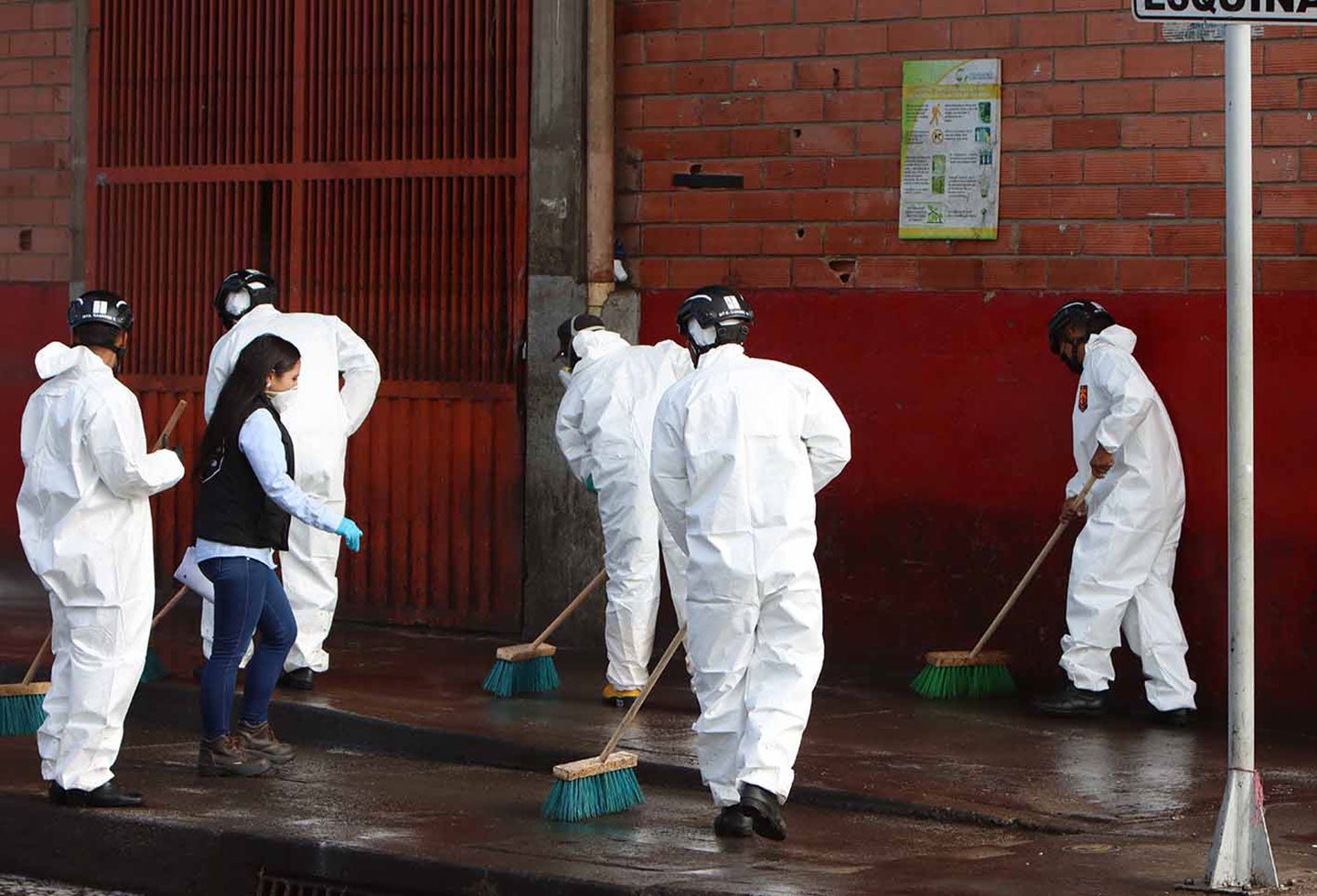 Así fue el proceso de desinfección de Corabastos en Bogotá en medio de la amenaza del coronavirus.