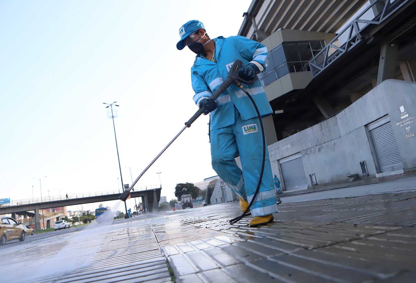 Aunque no hay fútbol, embellecen el estadio El Campín