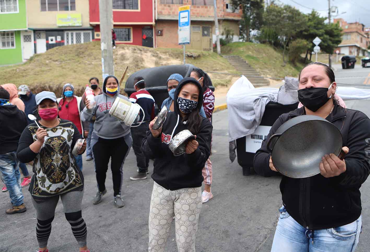 La quema de llantas y los bloqueos han sido la constante en este viernes.