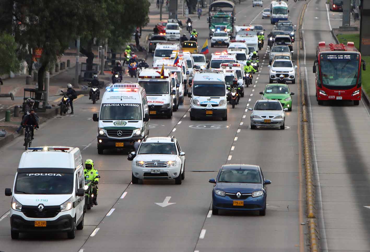 Caravana de ambulancias en Bogotá