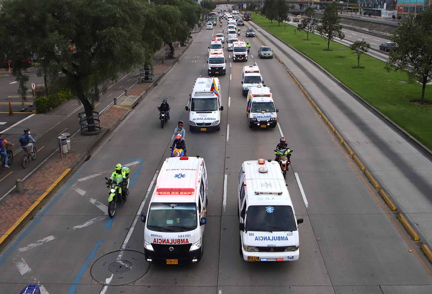 Caravana de ambulancias en Bogotá
