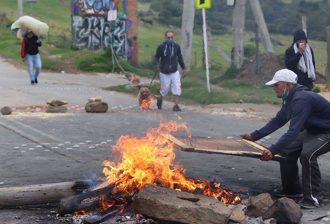 Los bloqueos afectan a los pocos vehículos que transitan