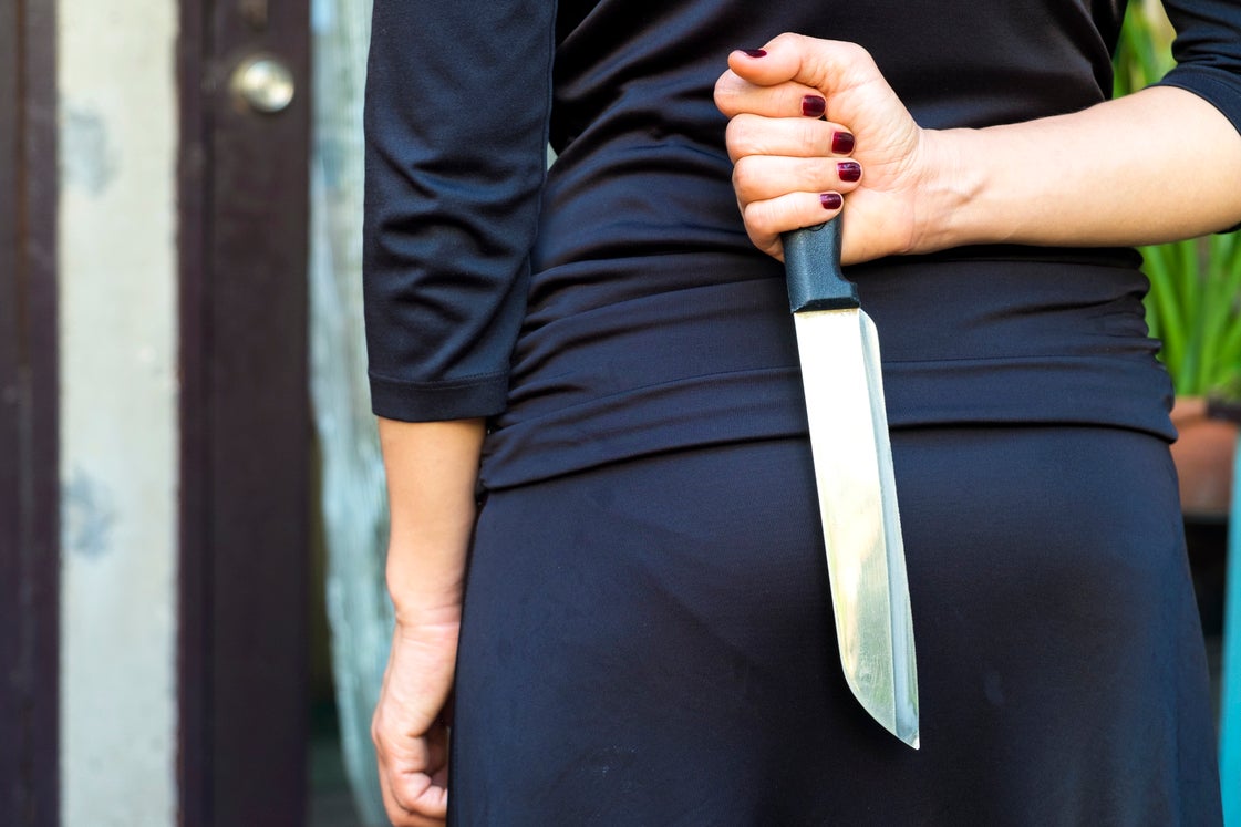 Mujer con cuchillo