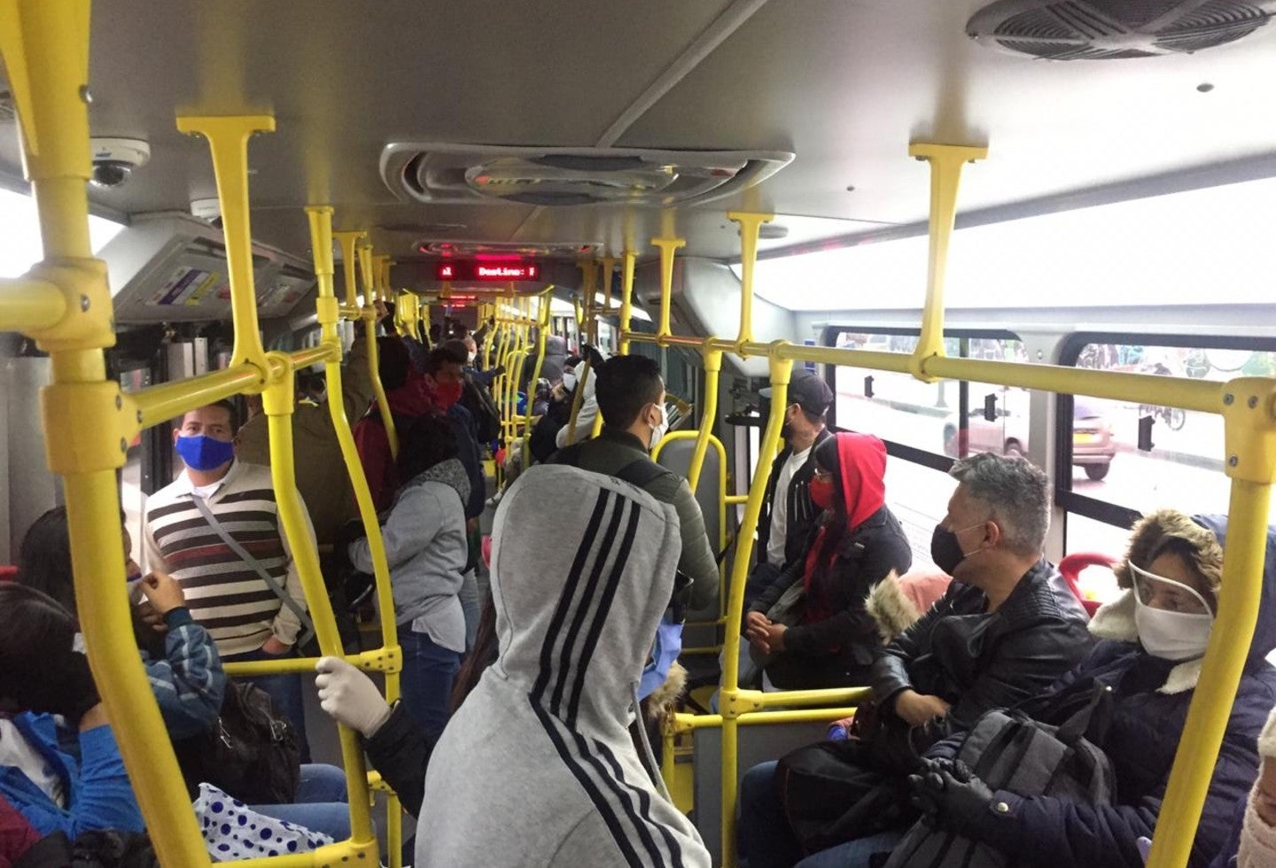 Transmilenio tras reapertura de dos sectores de la economía