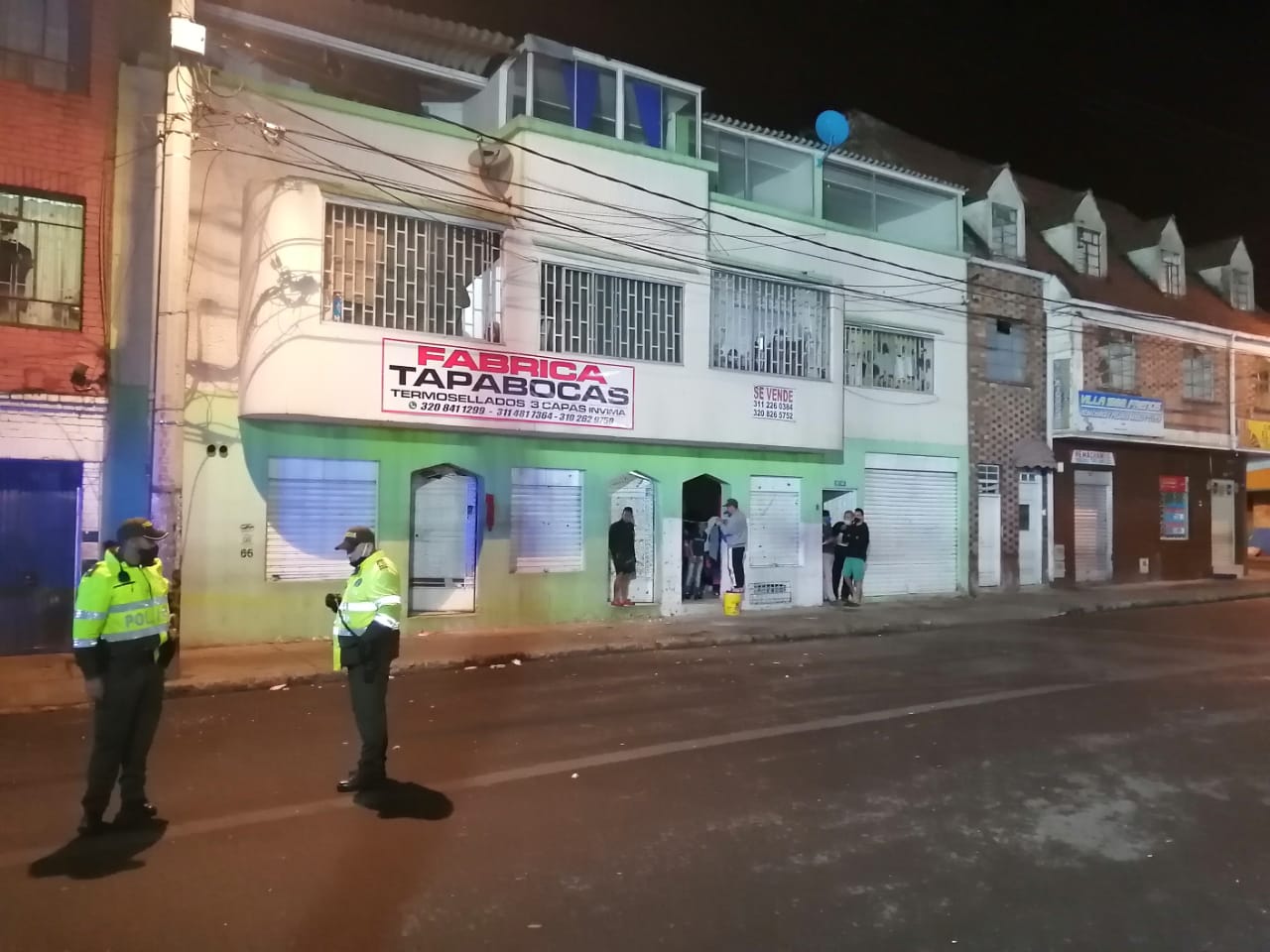 Explosión frente a fábrica de tapabocas.